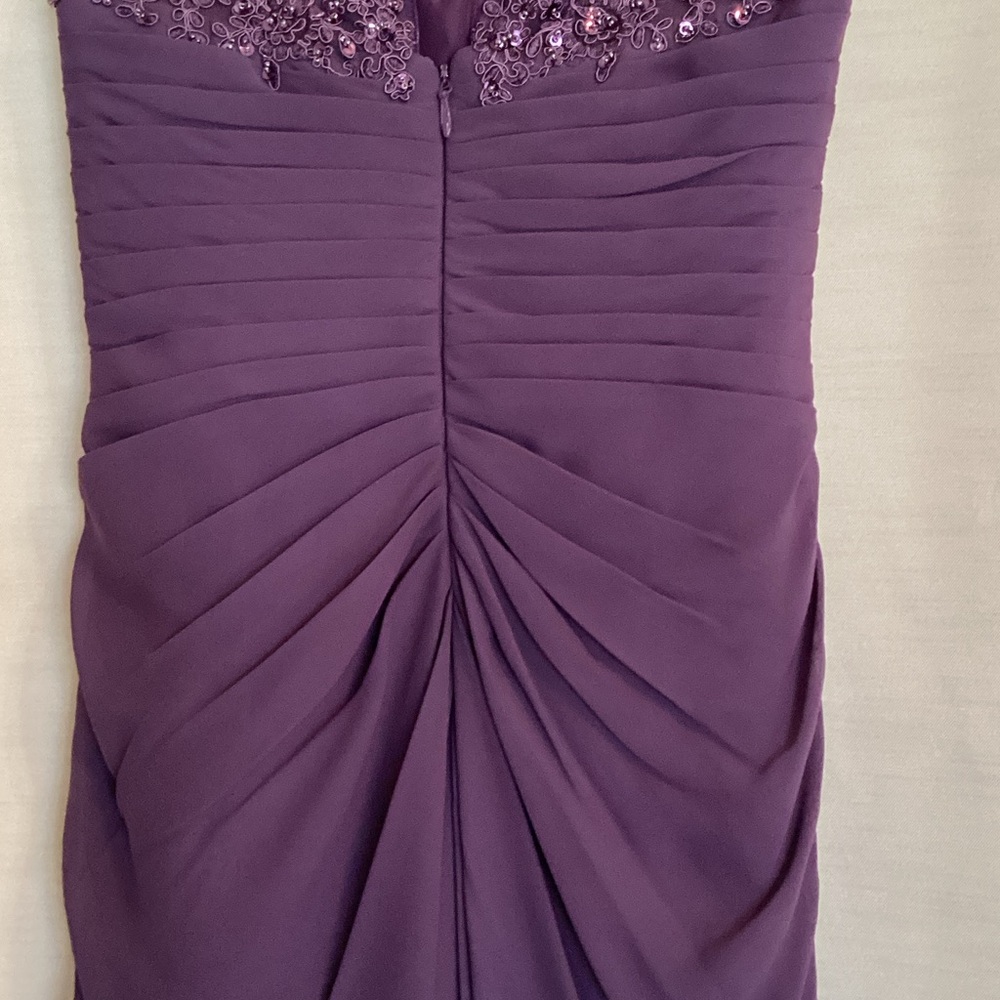 Stunning Elegant Eggplant Purple Lace-Shoulder Evening Dress - Picture 6 of 10